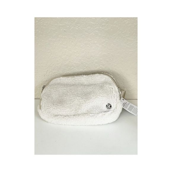 NWT lululemon everywhere fleece belt bag - Picture 5 of 7